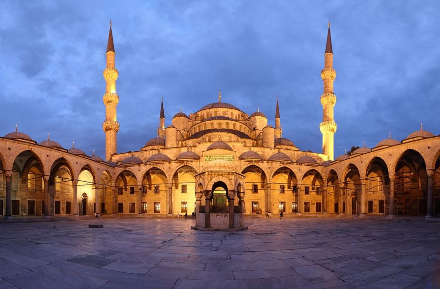 1280px-blue_mosque_courtyard_dusk_wikimedia_commons
